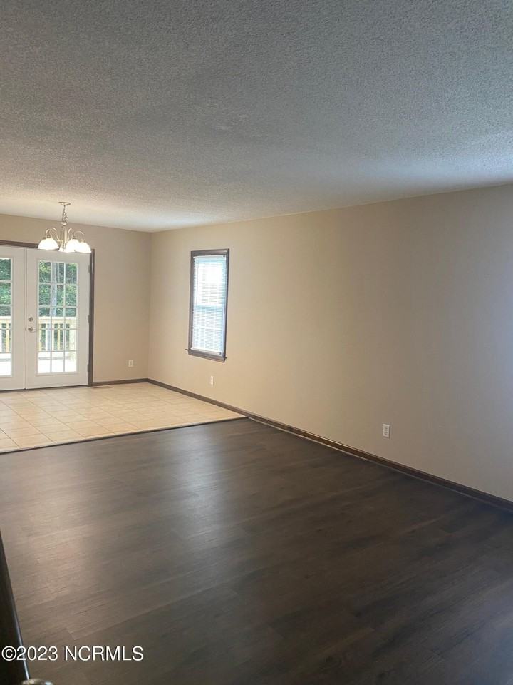 1509 N Respess St - Photo 3 of 21