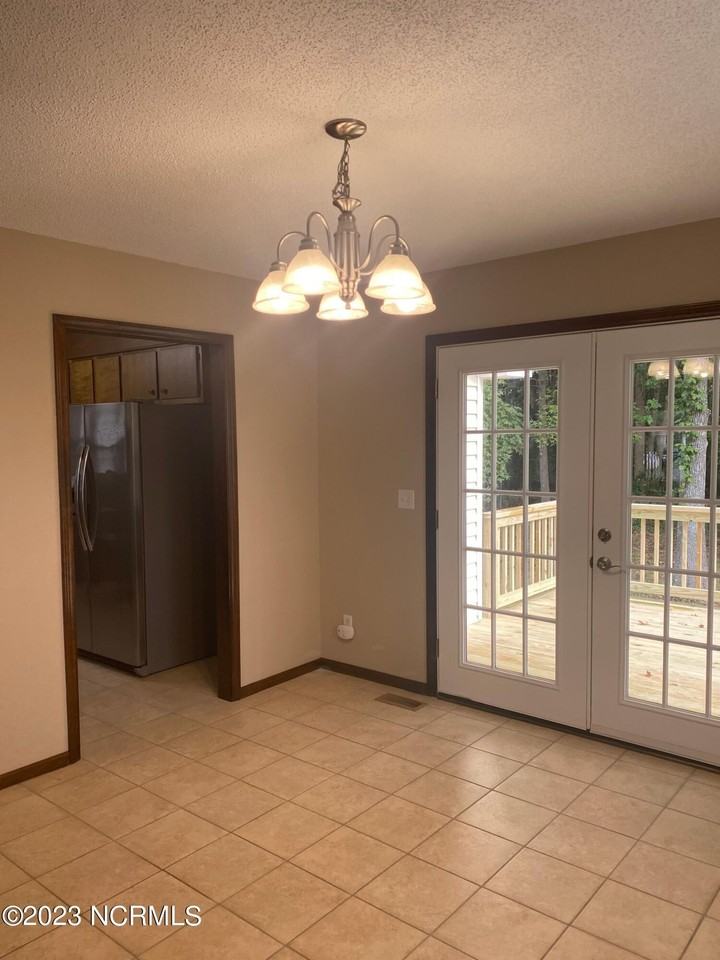 1509 N Respess St - Photo 4 of 21