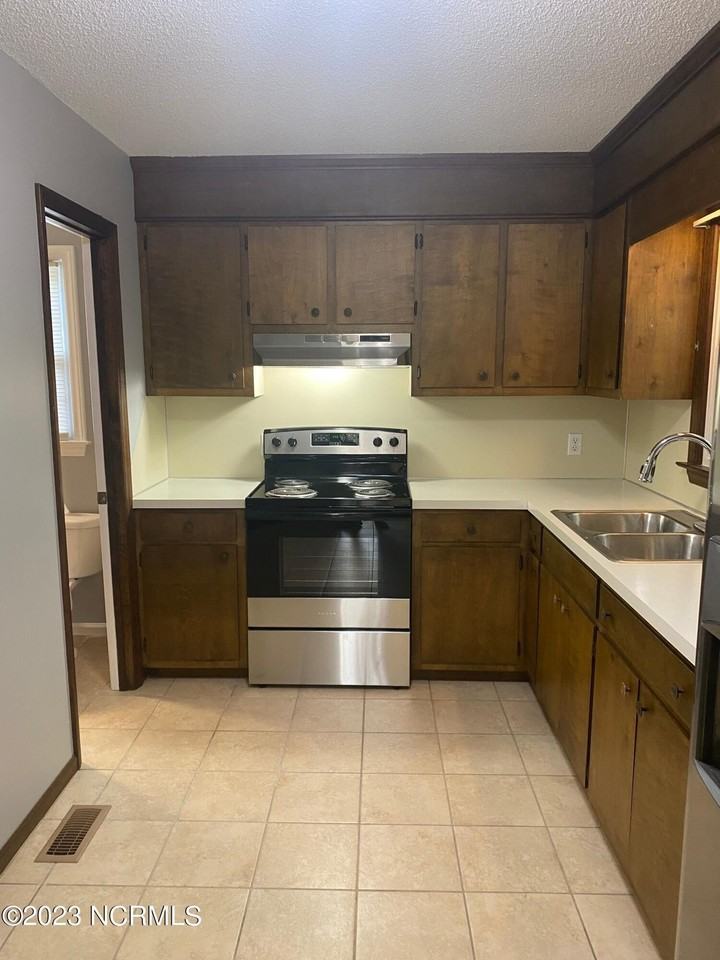 1509 N Respess St - Photo 5 of 21