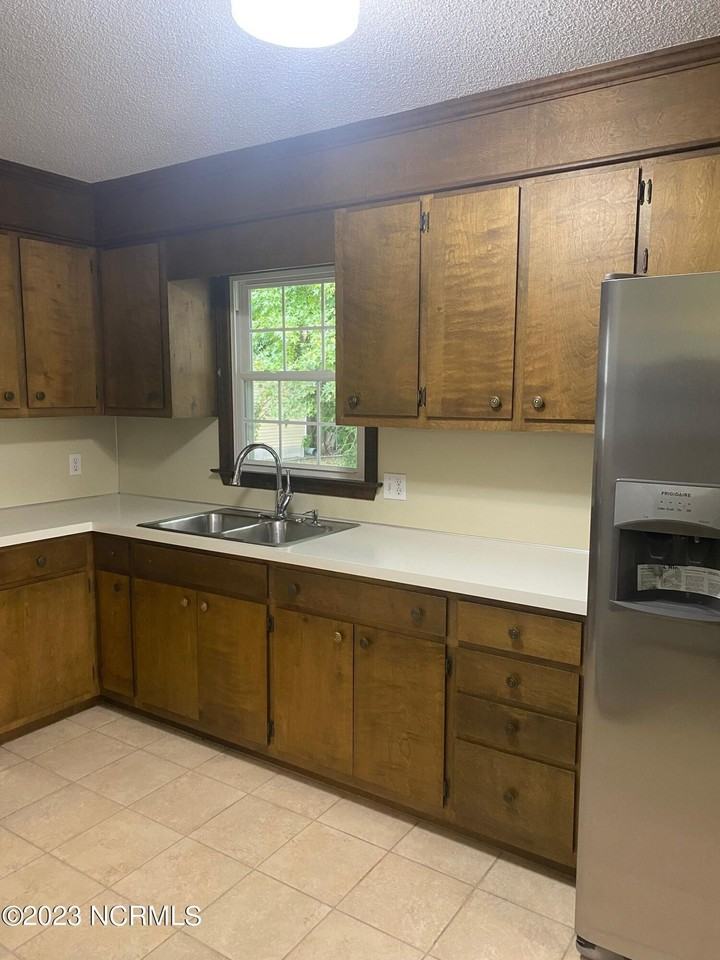 1509 N Respess St - Photo 6 of 21