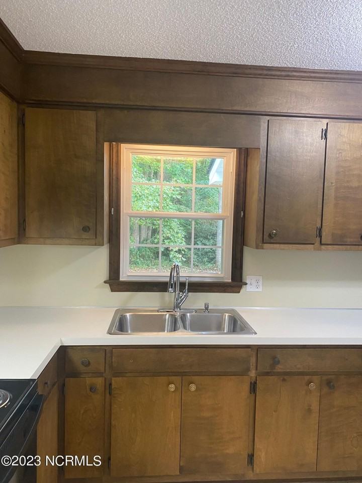 1509 N Respess St - Photo 7 of 21