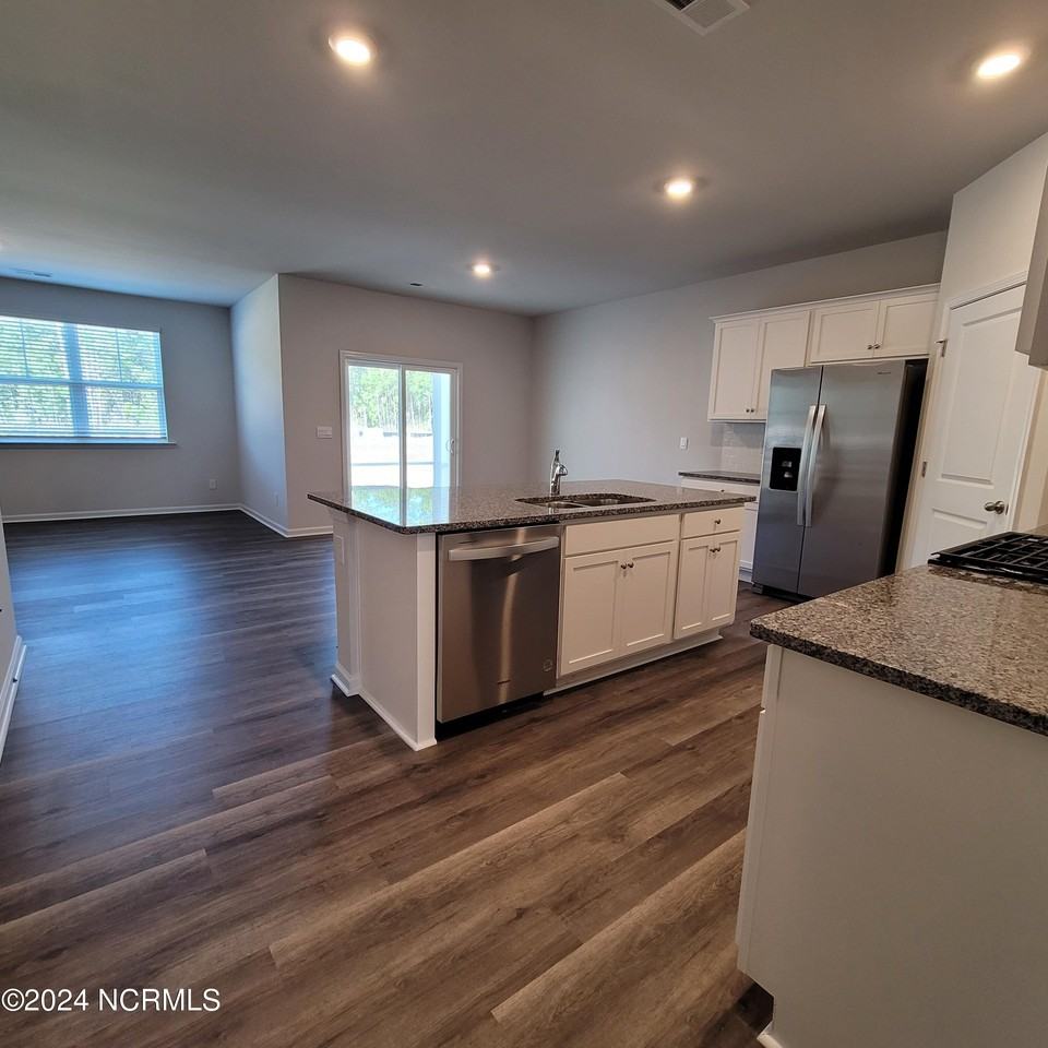 7136 Foxhollow Ln - Photo 2 of 32