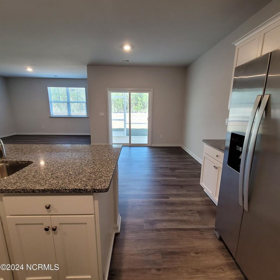 7136 Foxhollow Ln - Photo 5 of 32