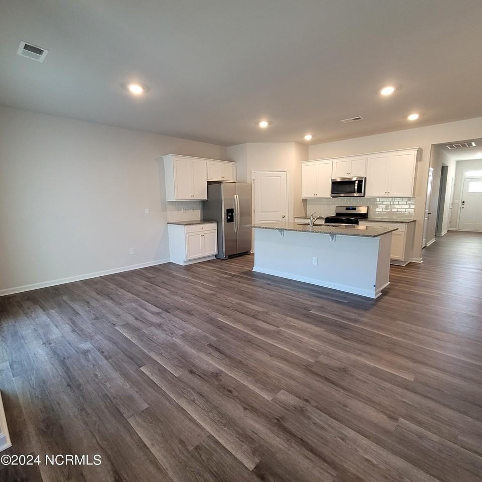 7136 Foxhollow Ln - Photo 6 of 32
