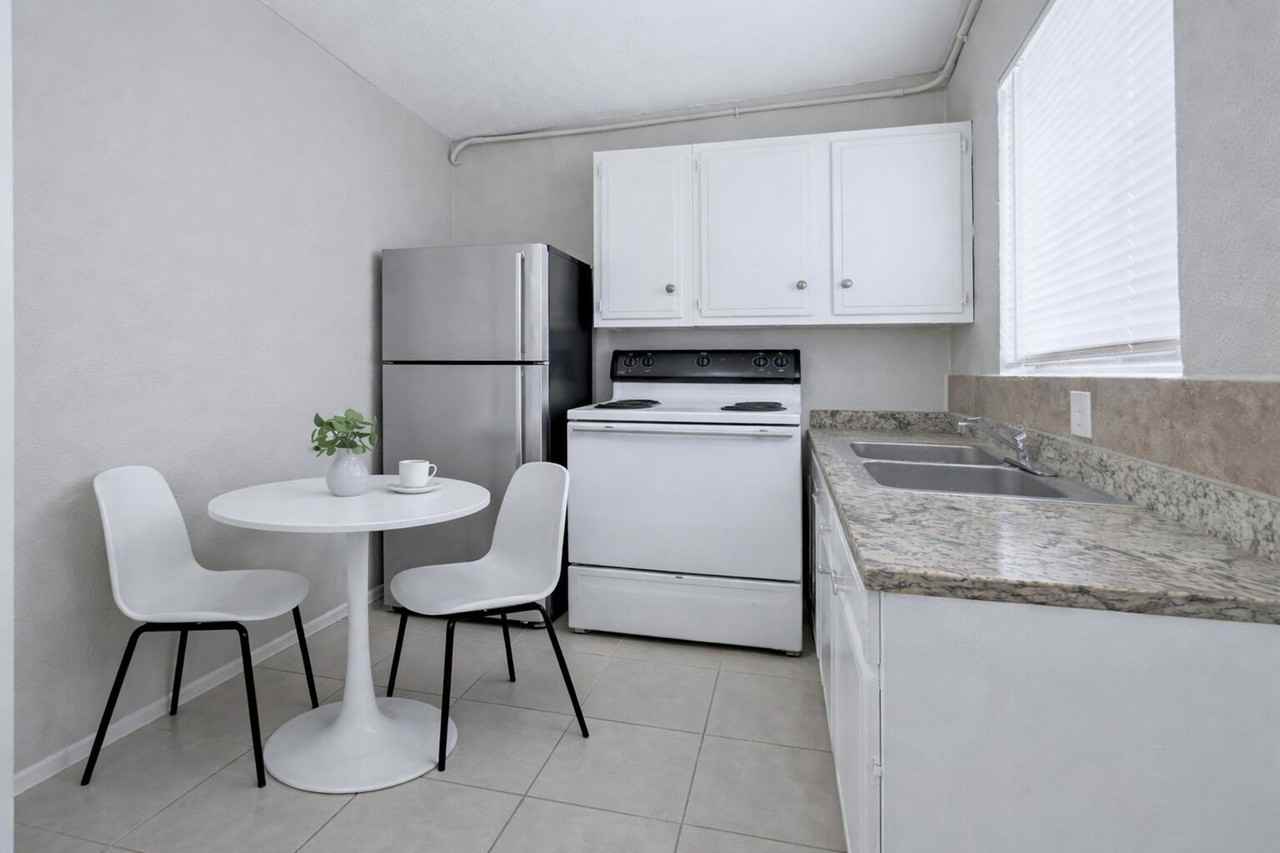 1228 6th Ave N - Photo 5 of 16