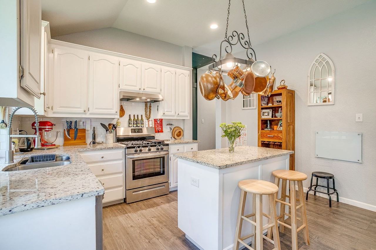 8713 Sunset Trace Dr - Photo 6 of 20