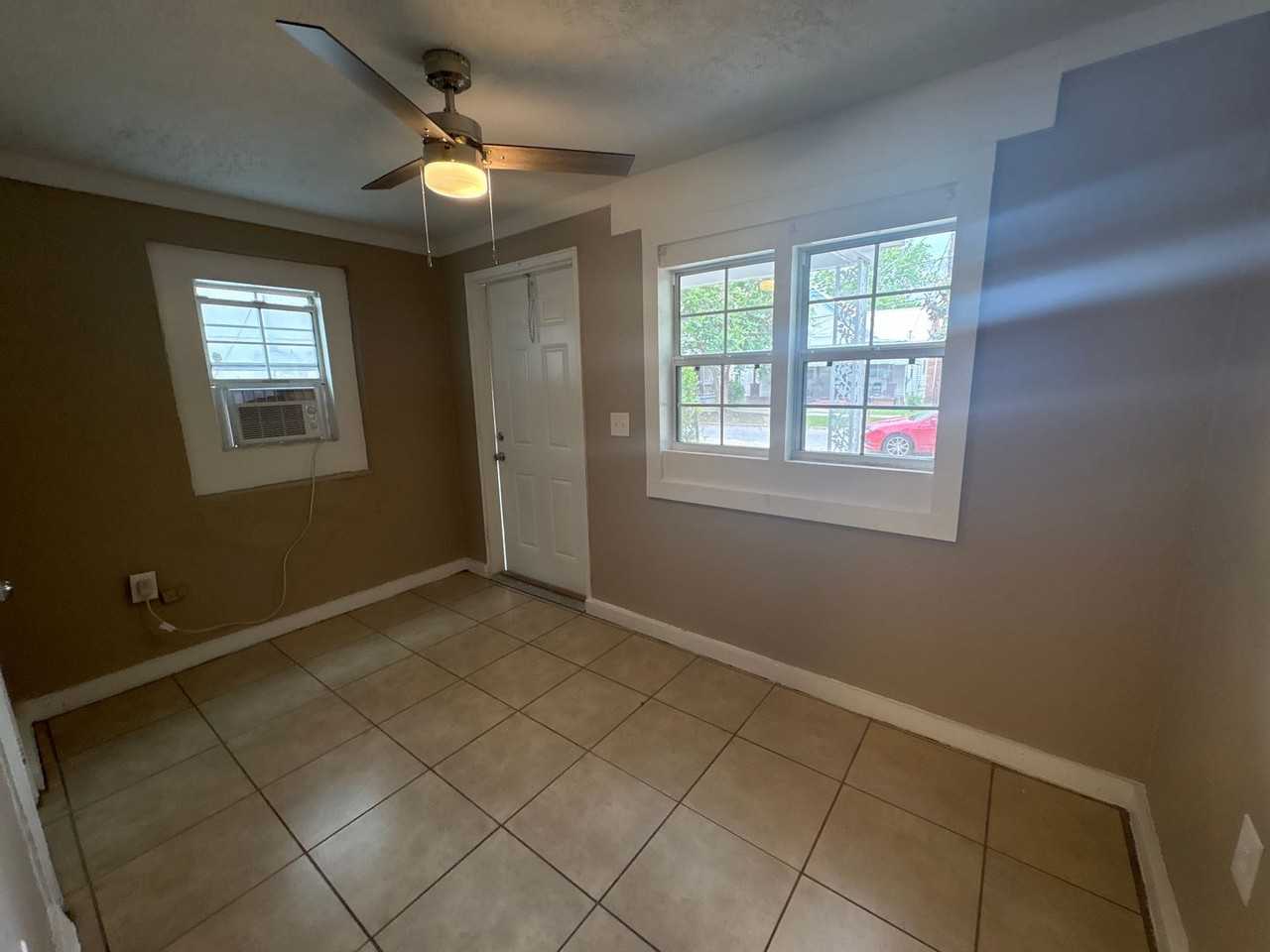 1838 Watkins St - Photo 2 of 9