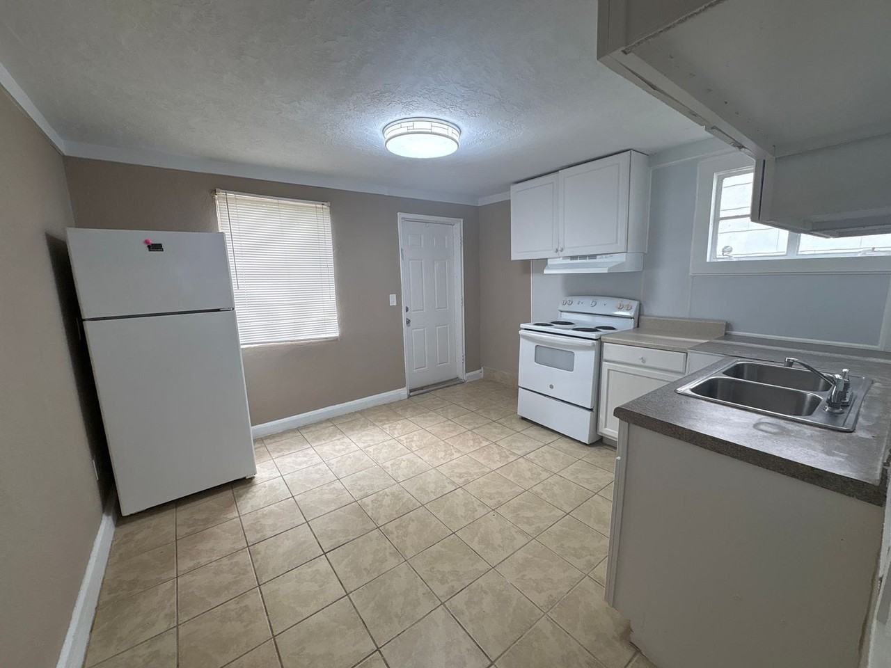 1838 Watkins St - Photo 3 of 9