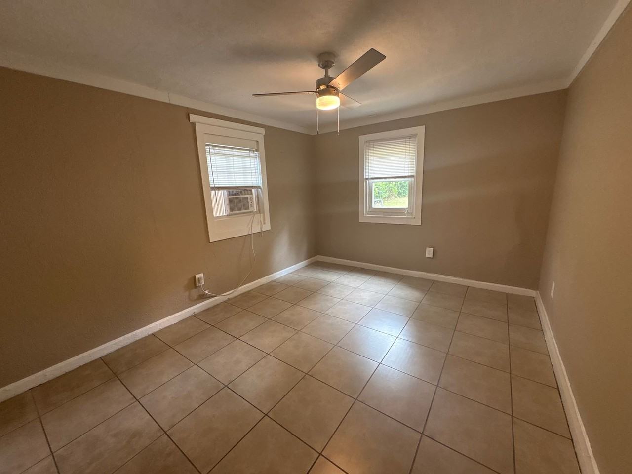 1838 Watkins St - Photo 5 of 9