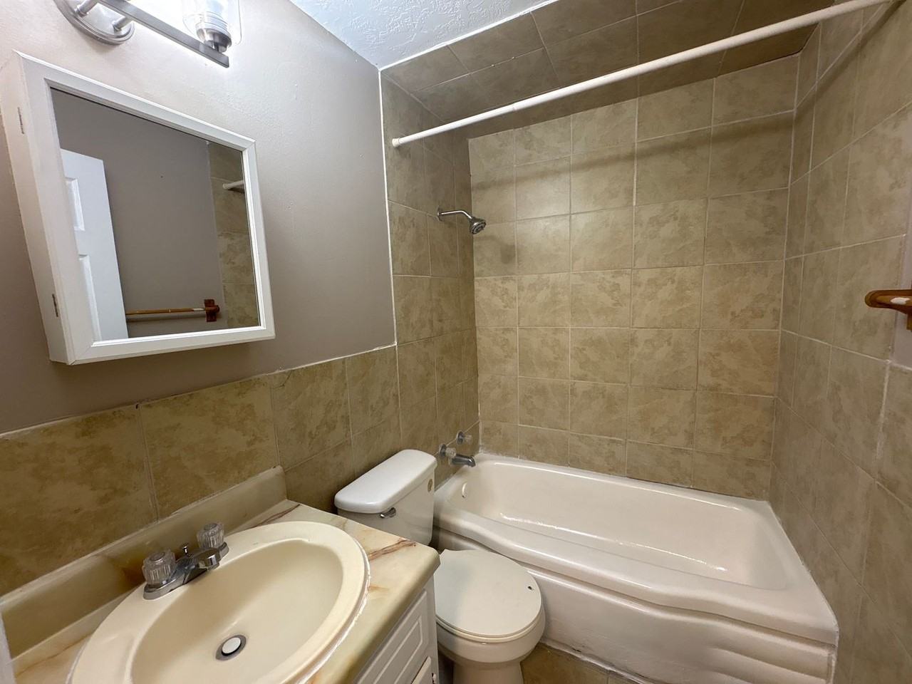 1838 Watkins St - Photo 6 of 9