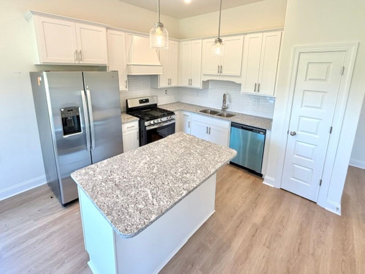 7455 Newbury Dr - Photo 3 of 12