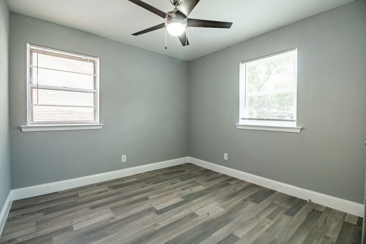 2641 Gross Rd - Photo 5 of 20