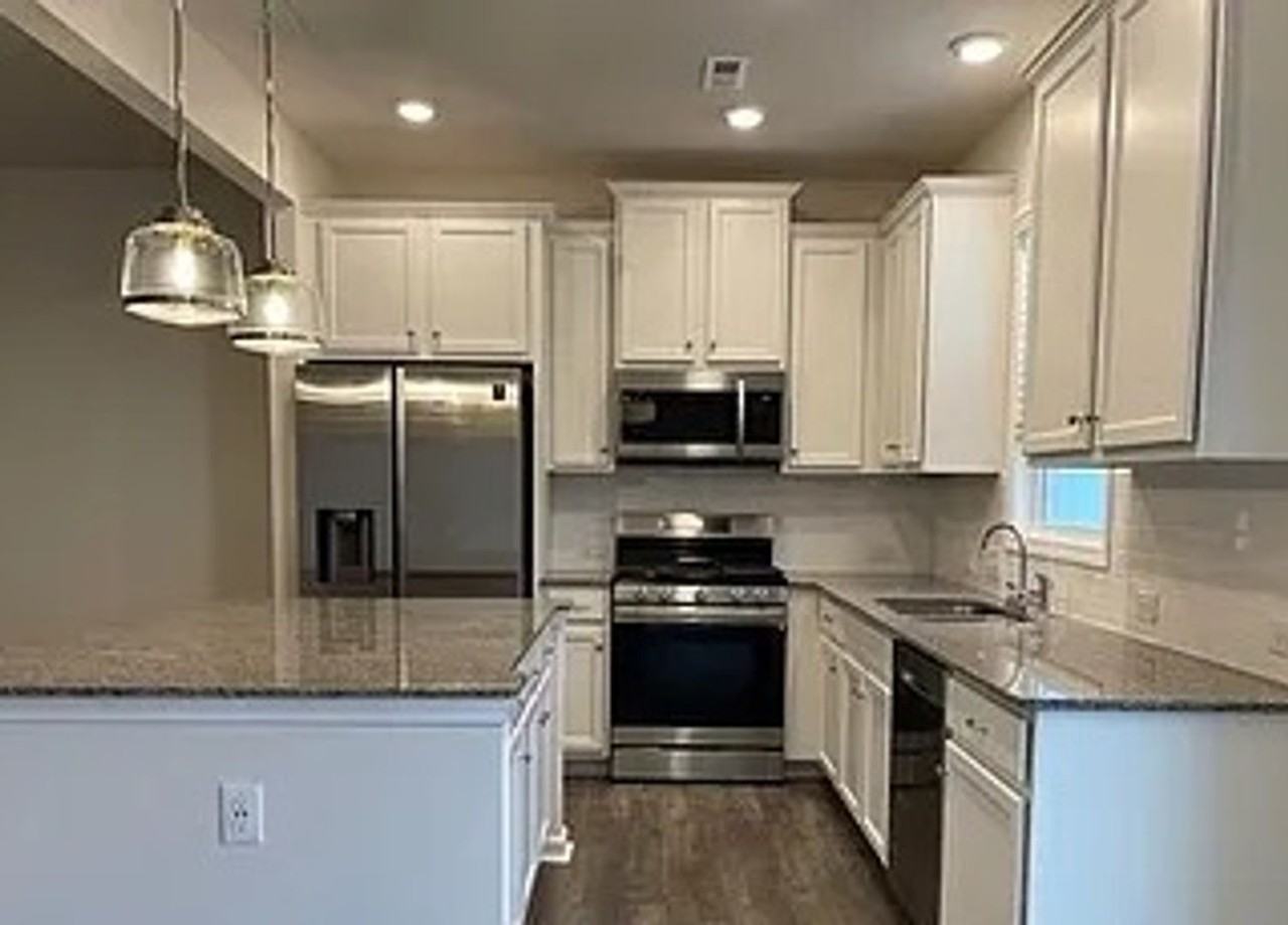 3752 Yorkshire Pl - Photo 2 of 17