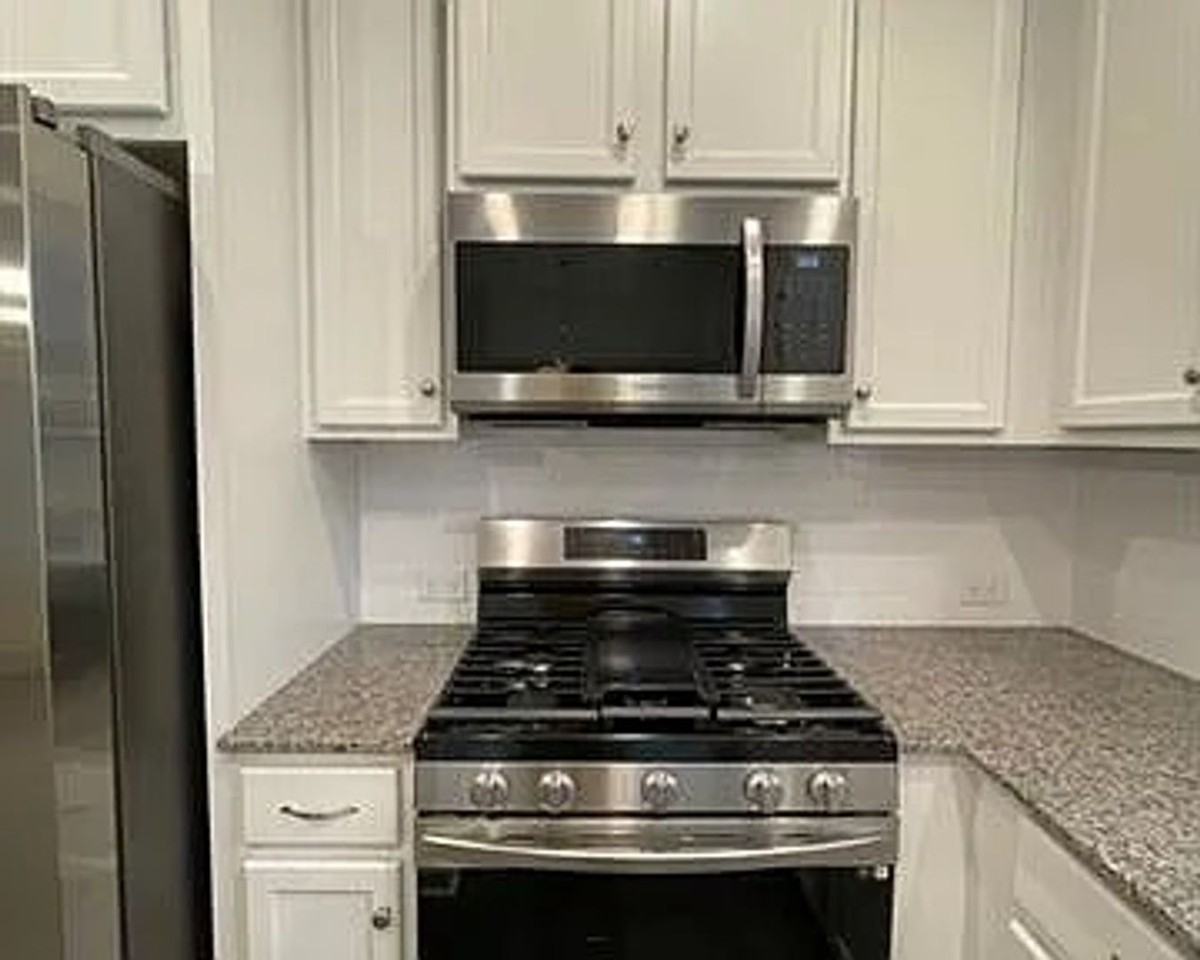 3752 Yorkshire Pl - Photo 3 of 17