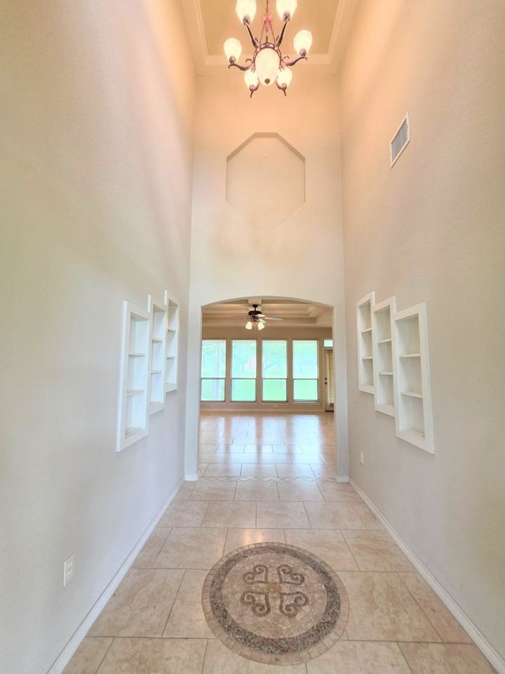424 Lantana Mesa - Photo 3 of 35
