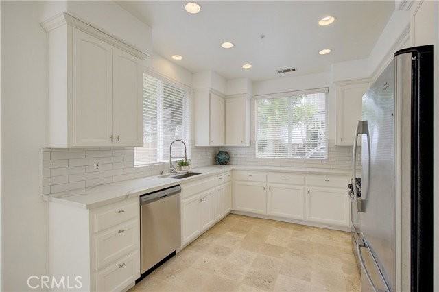 2239 Pacific Ave #E - Photo 2 of 8