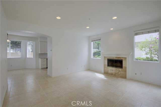 2239 Pacific Ave #E - Photo 3 of 8