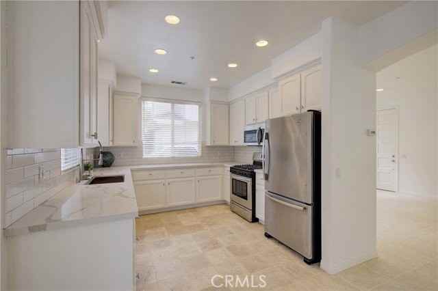2239 Pacific Ave #E - Photo 4 of 8