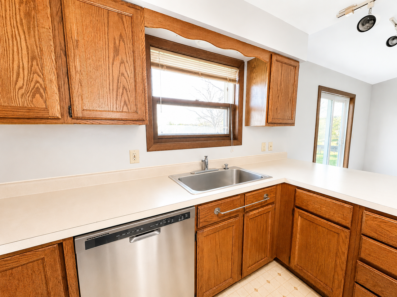 Columbus Apartments - Photo 2 of 9