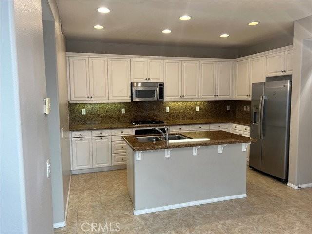 14 Conservatory Dr - Photo 2 of 8