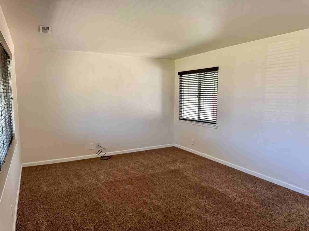 2548 Ballantyne Dr - Photo 4 of 18