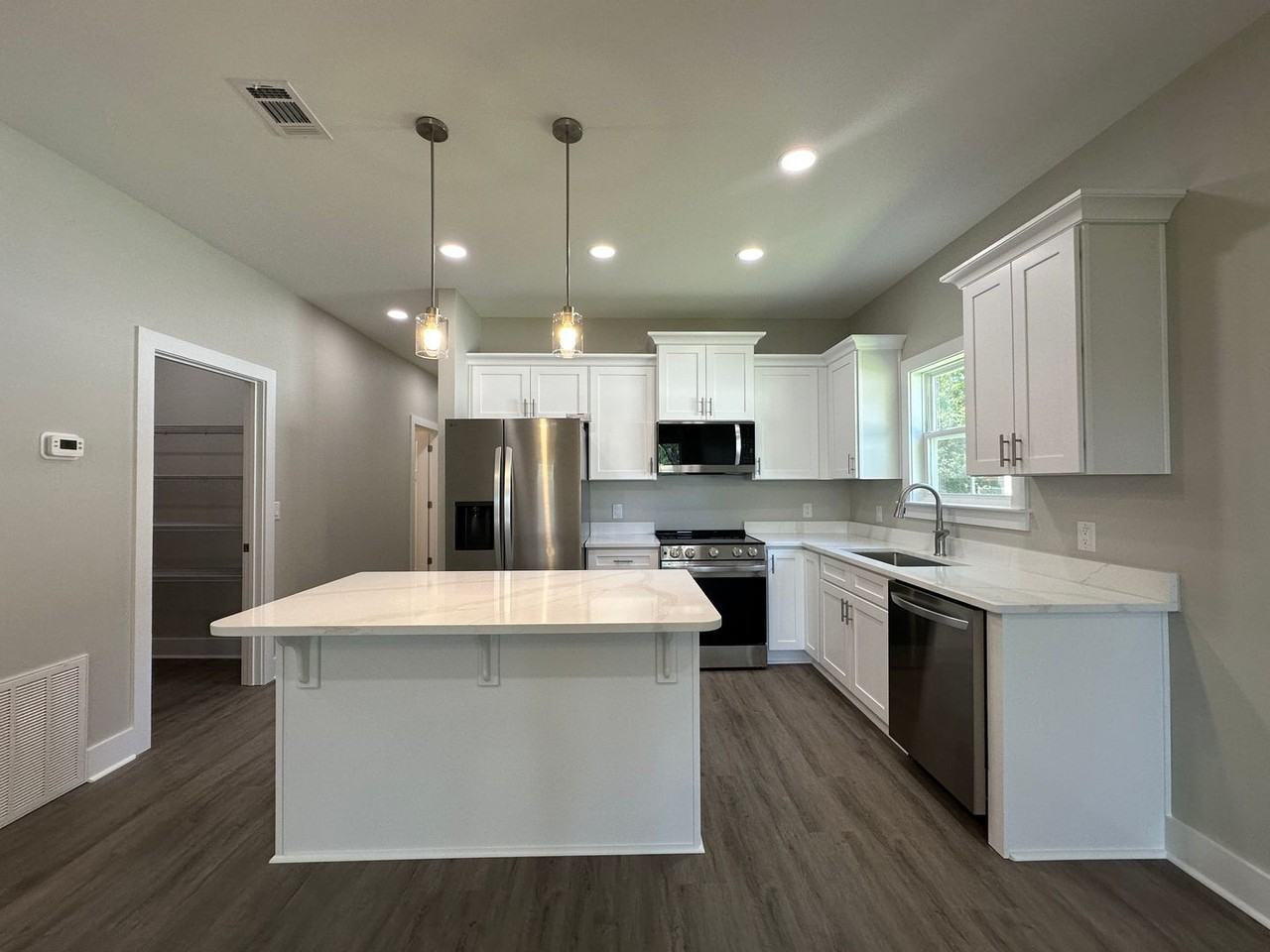 1332 Jackson St - Photo 4 of 34