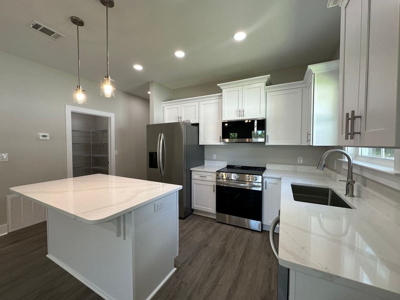 1332 Jackson St - Photo 6 of 34