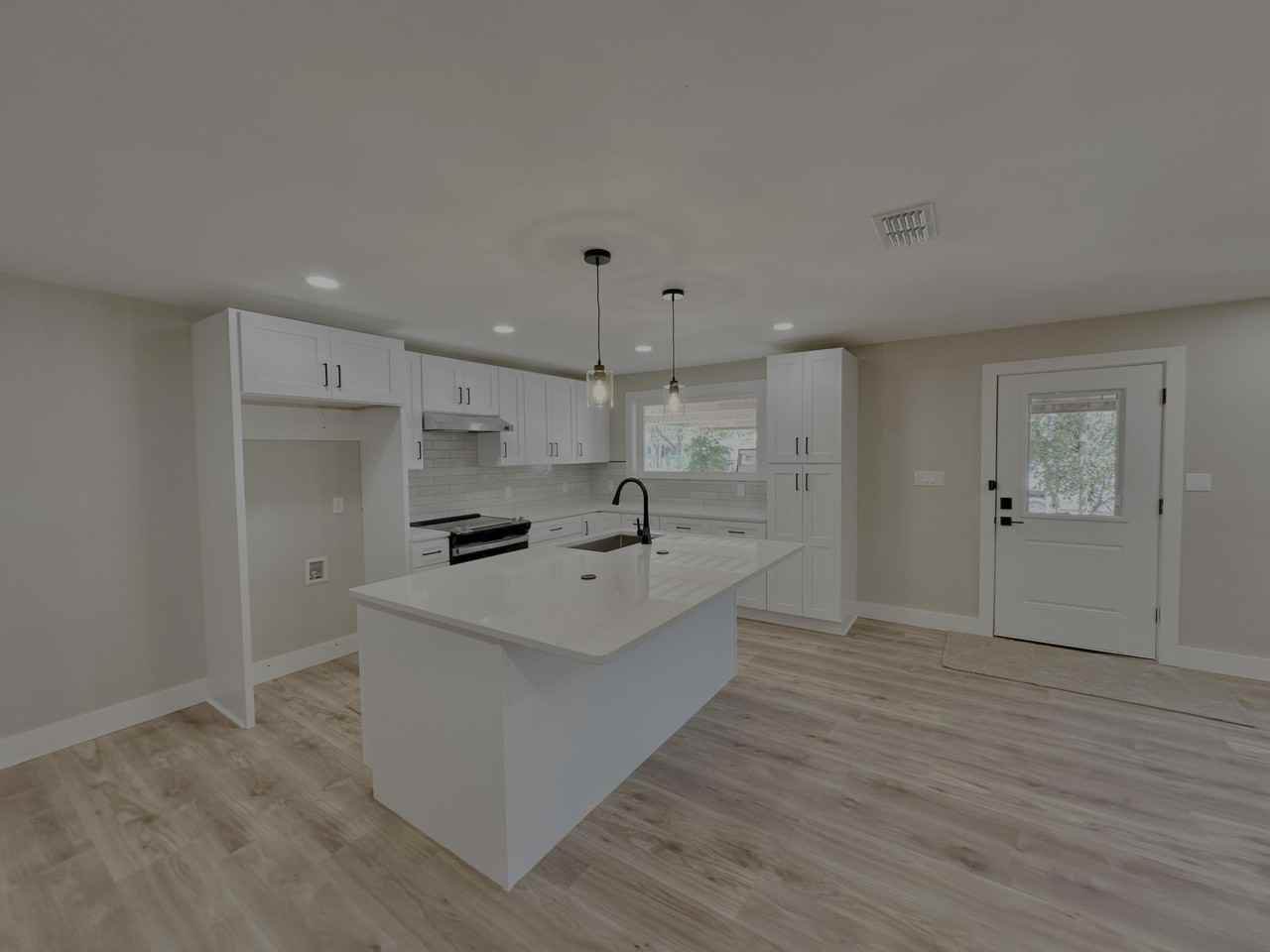 5307 25th St - Photo 4 of 19