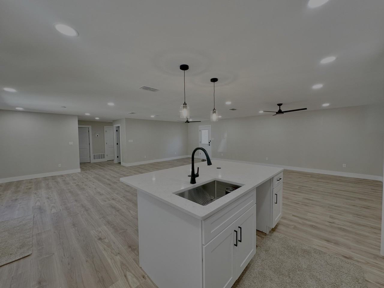 5307 25th St - Photo 7 of 19