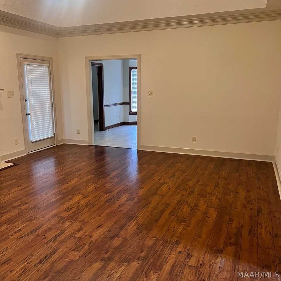 8706 Twelve Oaks Ln - Photo 4 of 33