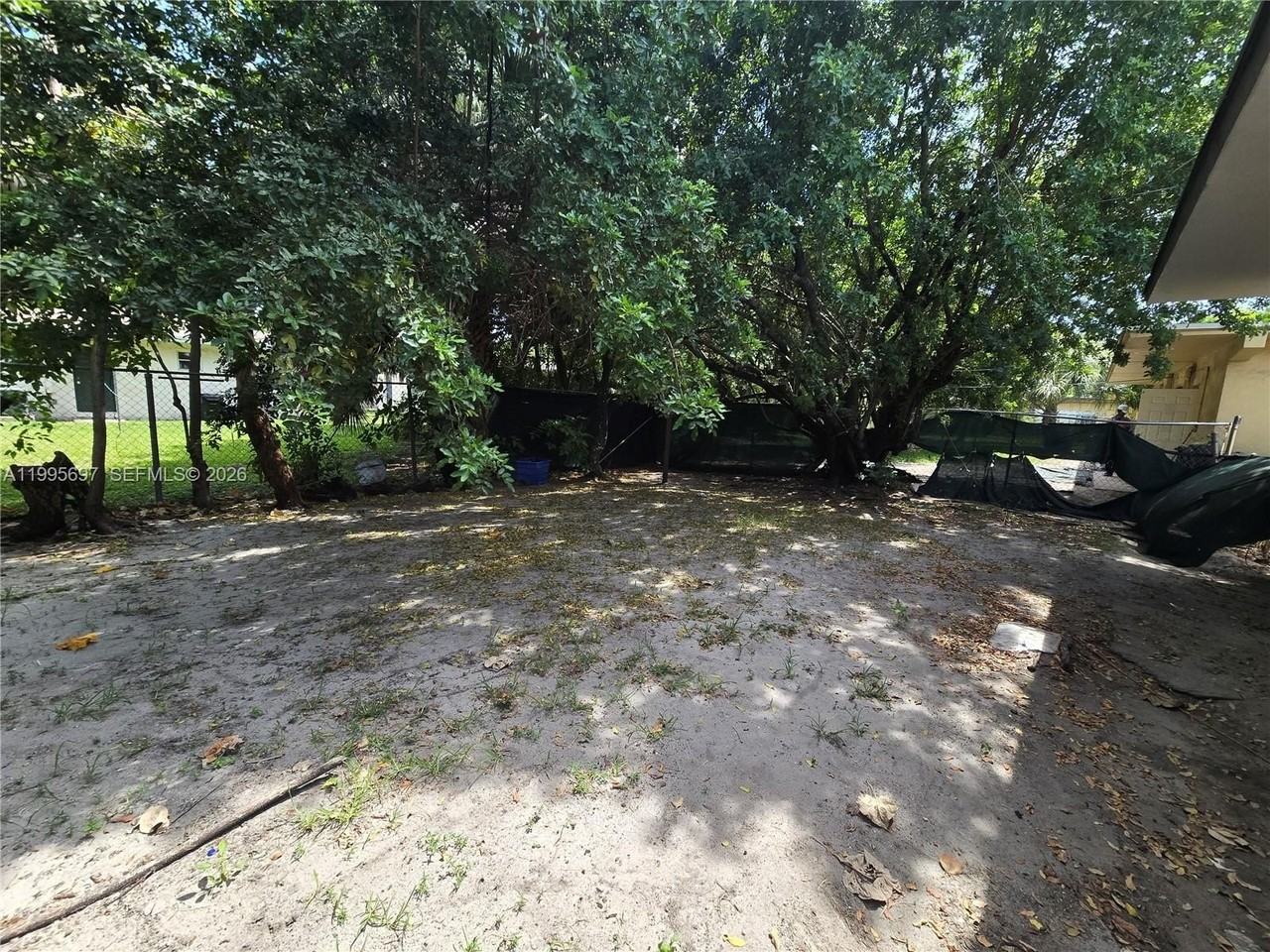 1413 Nw 3rd St - Photo 2 of 19