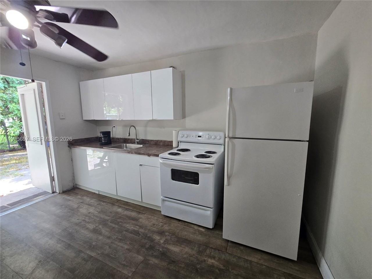 1413 Nw 3rd St - Photo 3 of 19