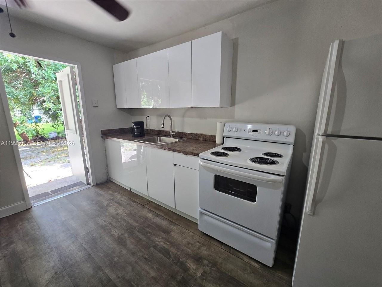 1413 Nw 3rd St - Photo 5 of 19