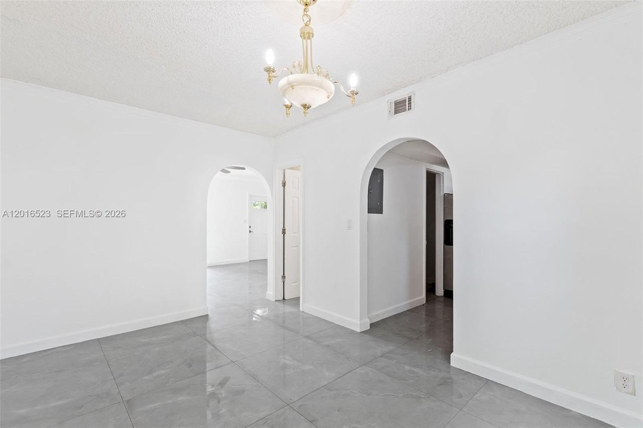 1363 Nw 66th Ave - Photo 7 of 25
