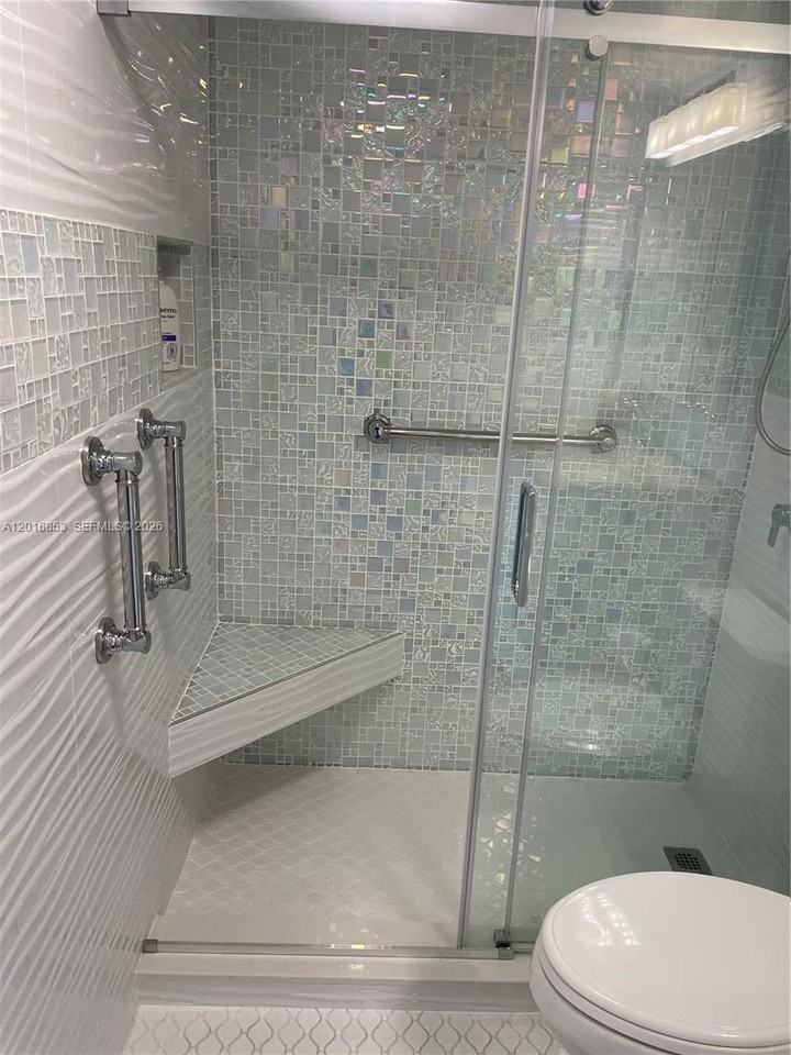 2091 Yarmouth E #2091 - Photo 7 of 15