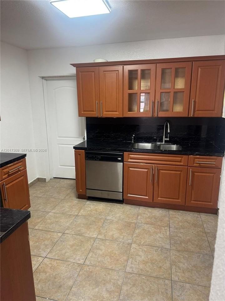 35 W 61st St - Photo 2 of 10