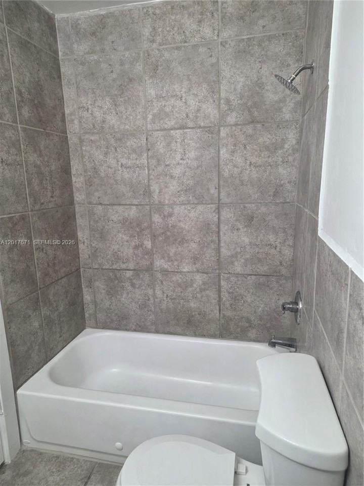 4467 Nw 185th St - Photo 7 of 15