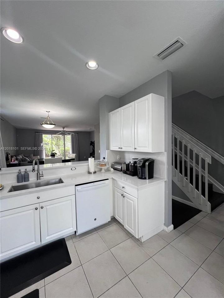 681 Nw 42nd Ave - Photo 2 of 36