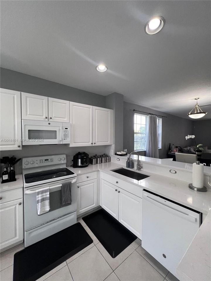 681 Nw 42nd Ave - Photo 3 of 36