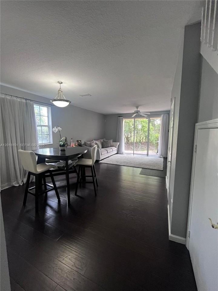 681 Nw 42nd Ave - Photo 7 of 36