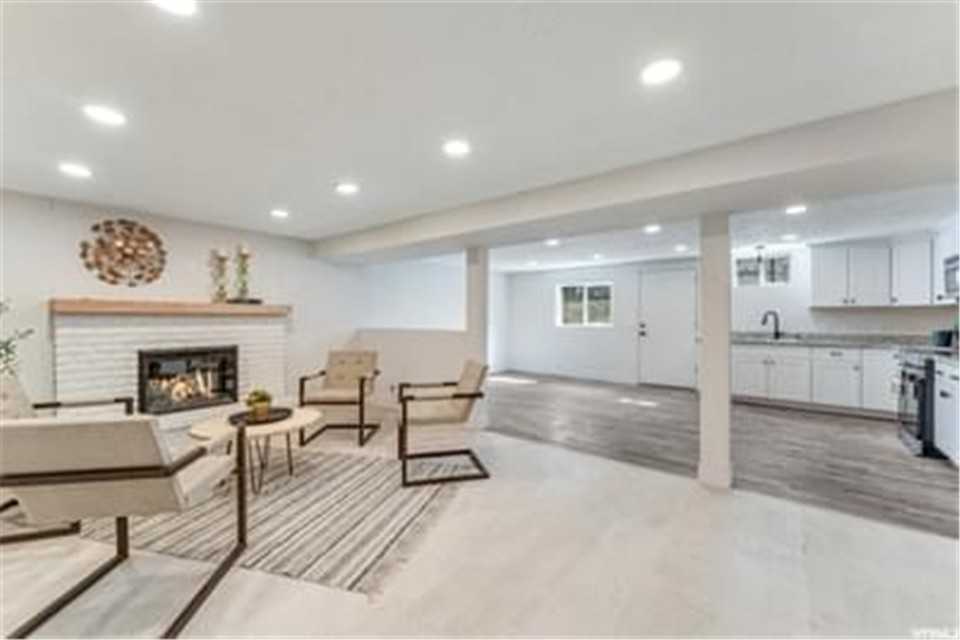 1548 E Kings Row Dr - Photo 4 of 14