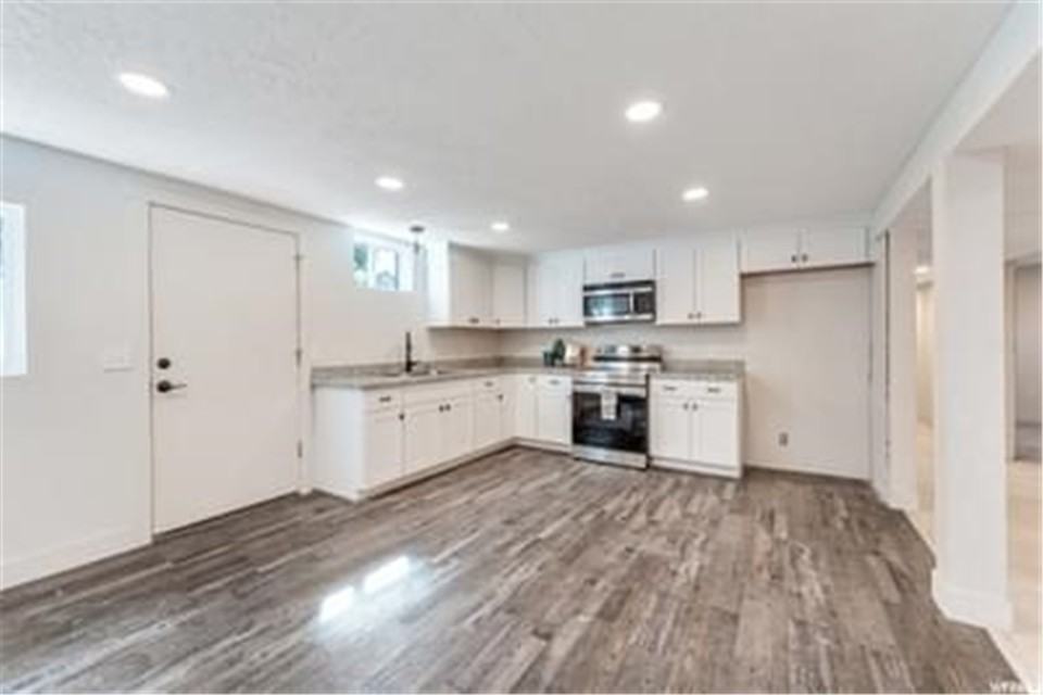 1548 E Kings Row Dr - Photo 5 of 14