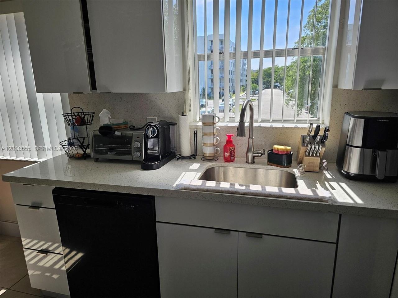 900 Tallwood Ave ##207 - Photo 6 of 11