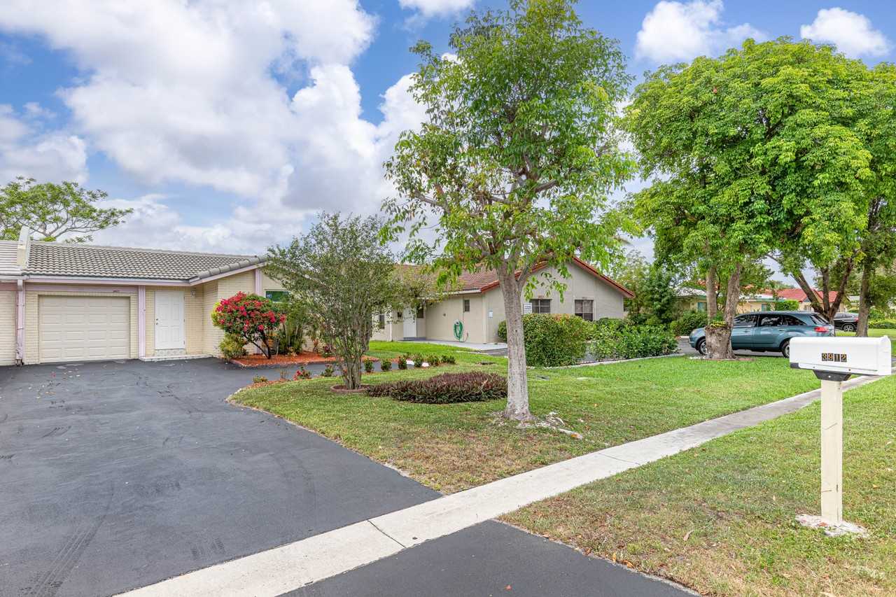 3912 Nw 110th Ave - Photo 3 of 32