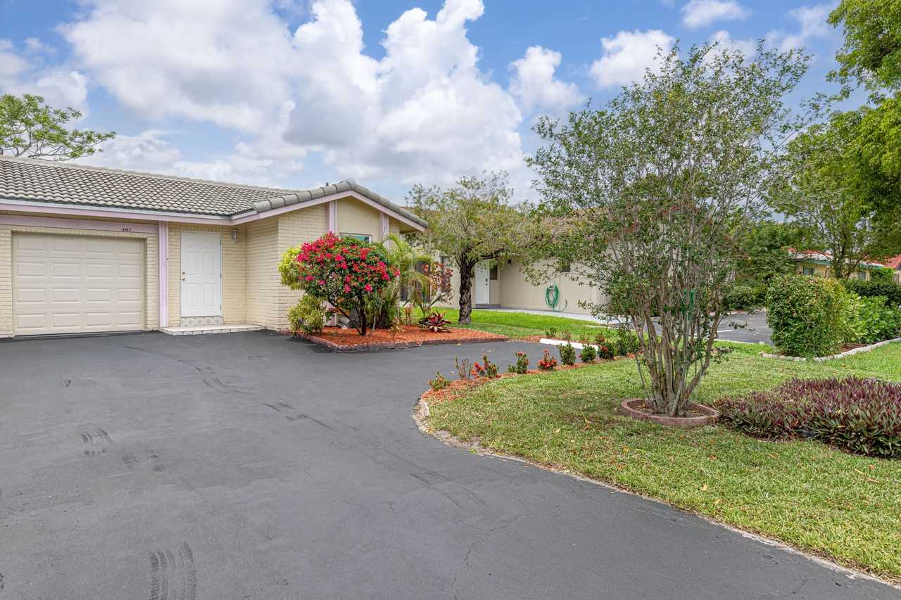 3912 Nw 110th Ave - Photo 4 of 32