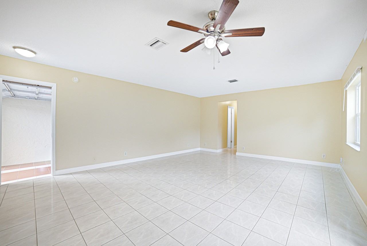 3912 Nw 110th Ave - Photo 5 of 32