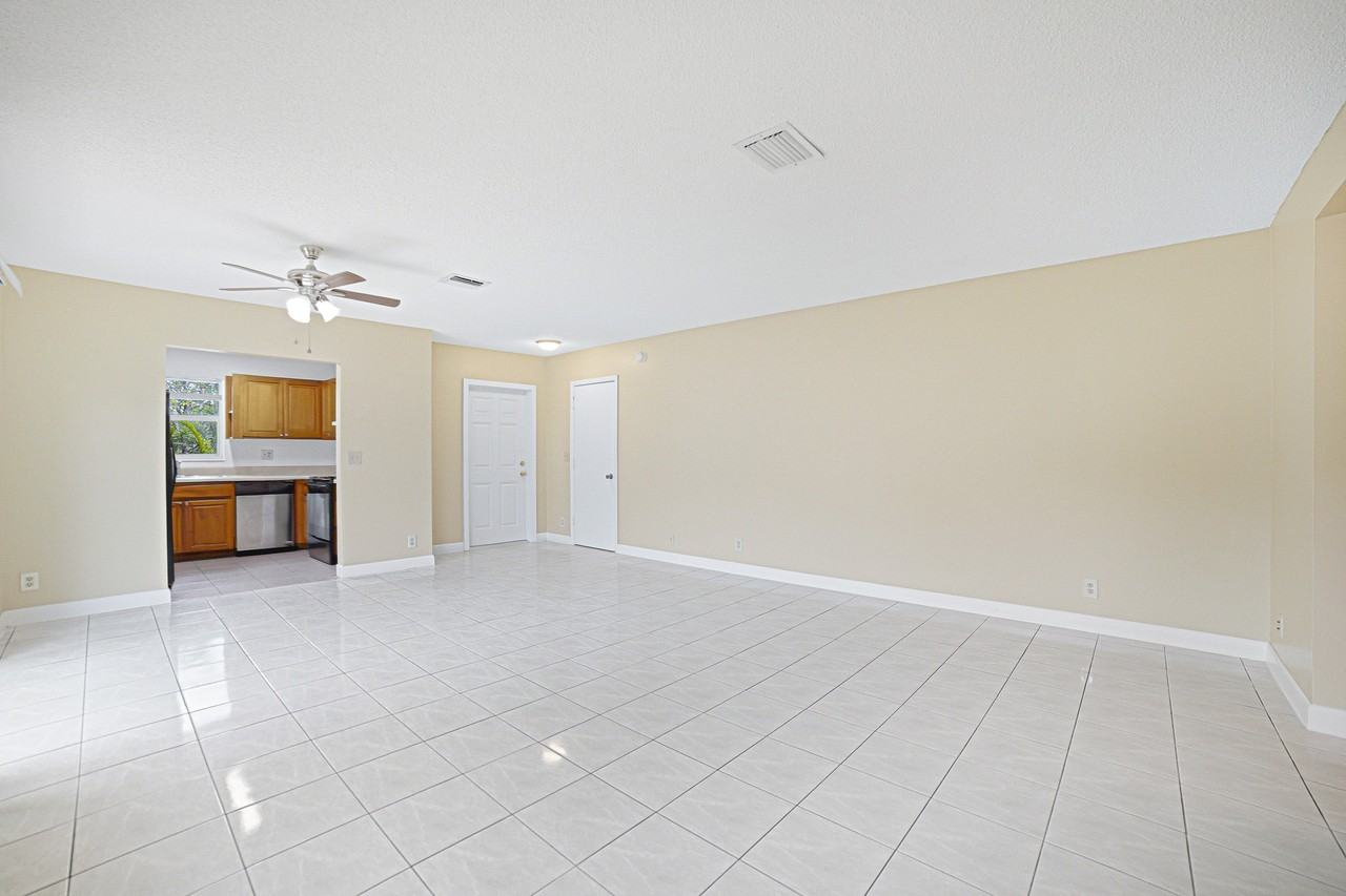 3912 Nw 110th Ave - Photo 7 of 32