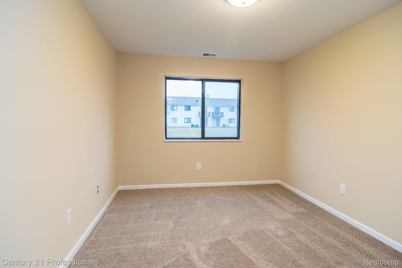 15818 Orchard Ln - Photo 2 of 8