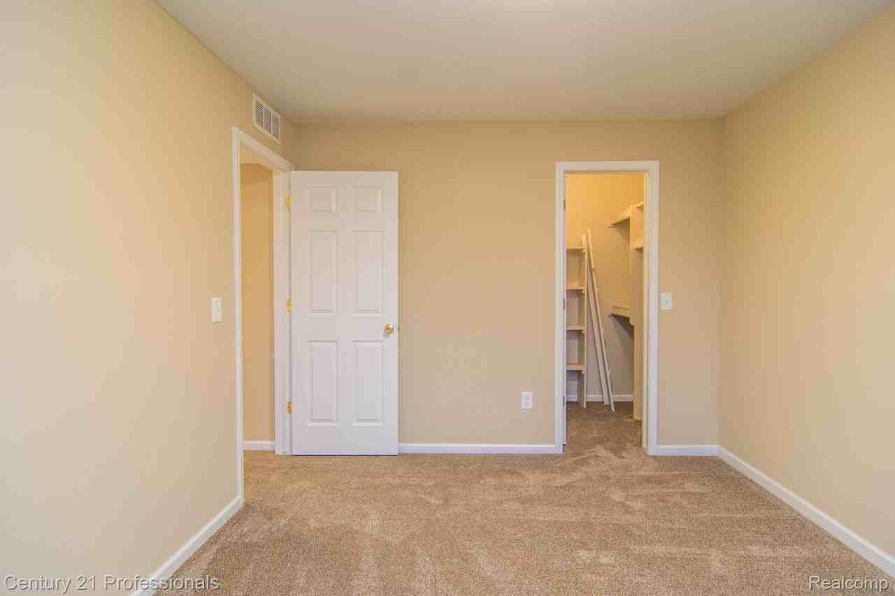 15818 Orchard Ln - Photo 3 of 8