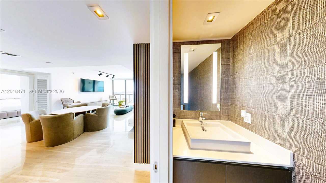1451 Brickell Ave - Photo 3 of 42